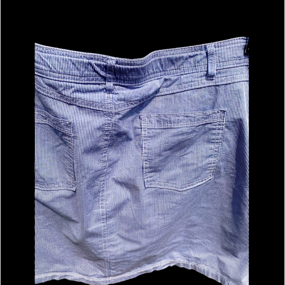 Crofts and Barrow Skort. - Size 14 - Picture 2 of 6